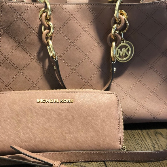 Michael Kors tote with cross body strap and wallet - Picture 2 of 4